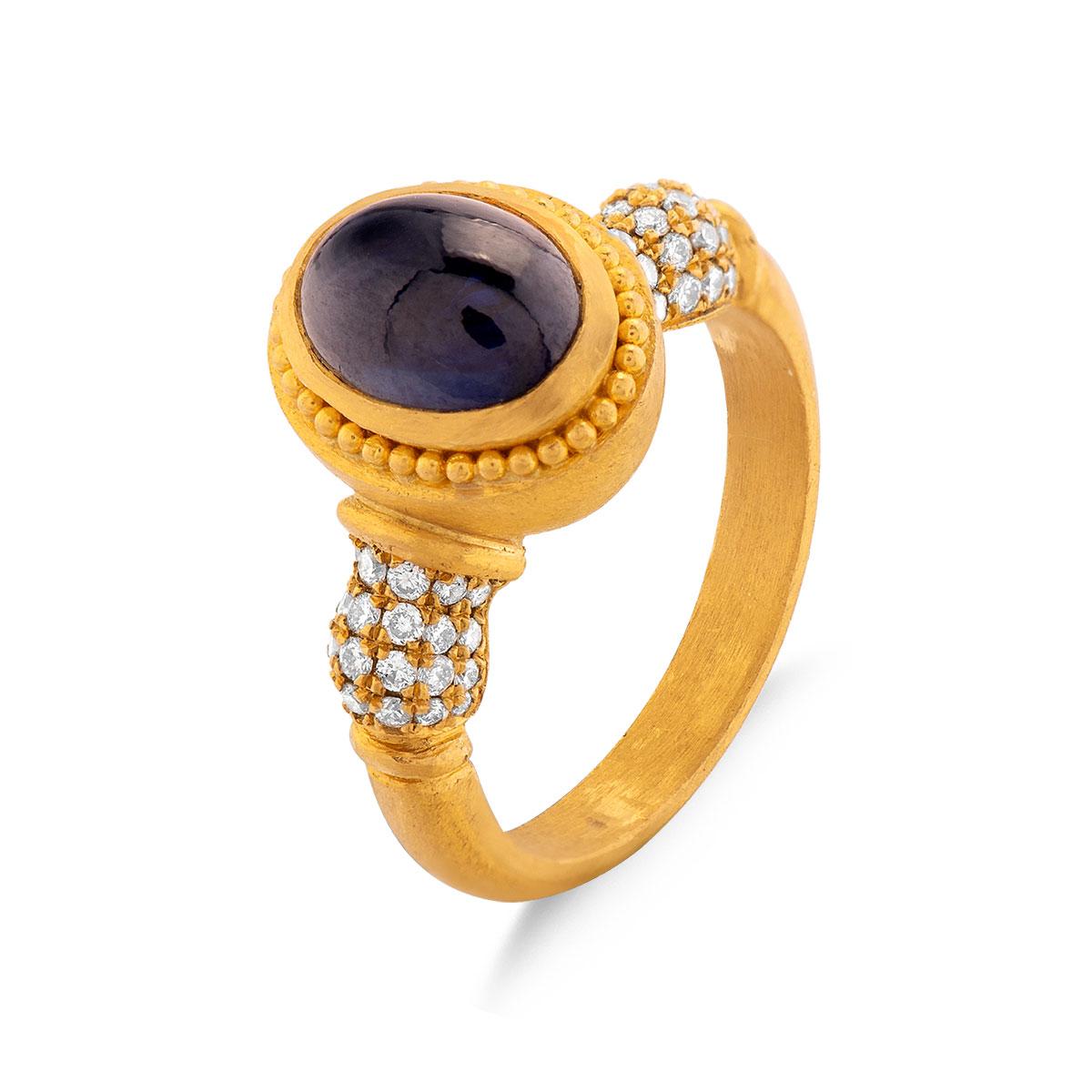 Amphora Sapphire Cabochon RIng