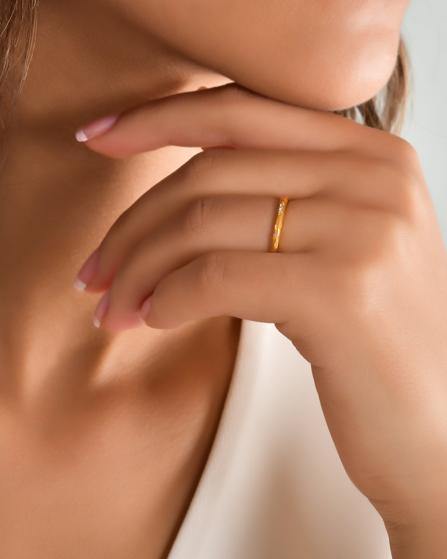Sapphire Speckled Everlasting Ring